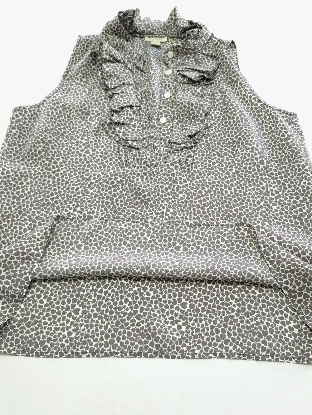 J.CREW 100% Silk Ruffle Neck Sleeveless Blouse Top Heart Print Gray Size 10 Used